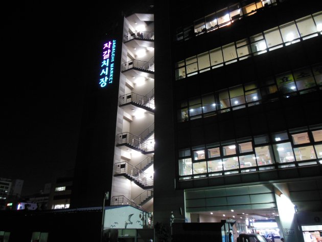 夜のチャガルチ市場
